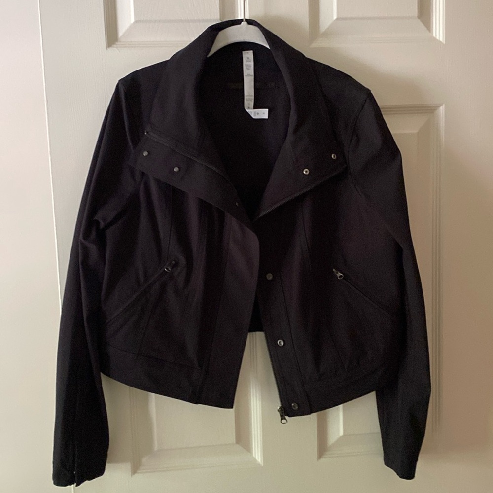 Lululemon stretch, cropped snap and zip front jacket. Has pockets.